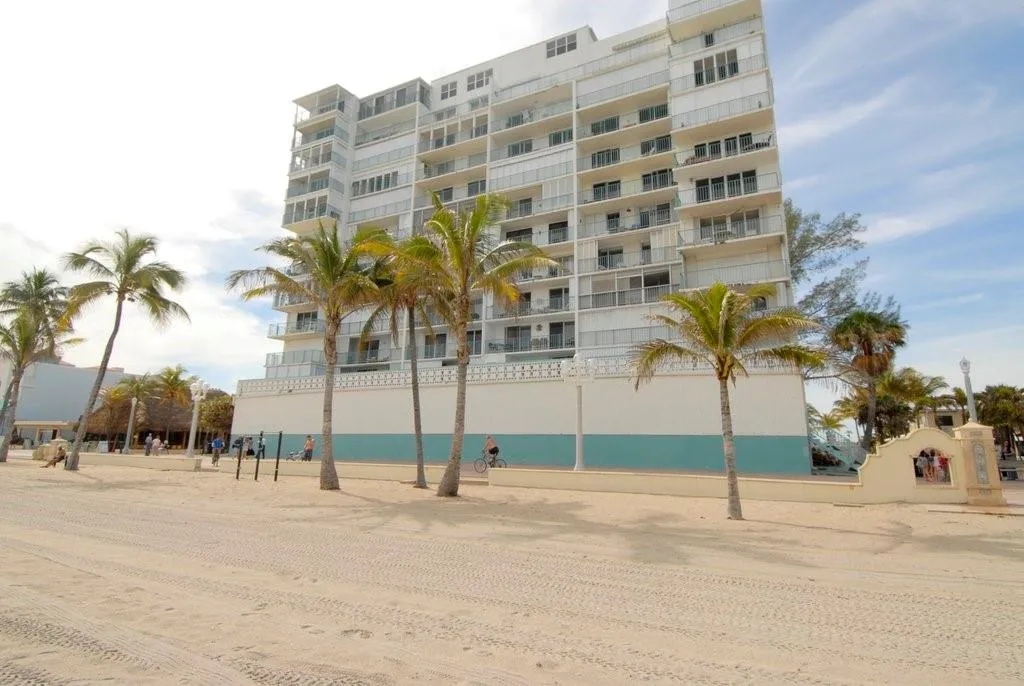 400 N surf rd Unit 1005  