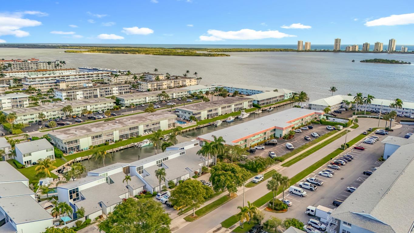 129 Lehane Terrace 137, North Palm Beach, FL, 33408/$374,990 3 129 Lehane Terrace 137