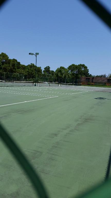 EMERALD LAKES PH IV - Residential Lease