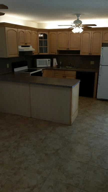 EMERALD LAKES PH IV - Residential Lease