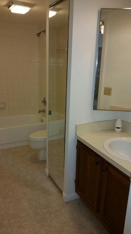 EMERALD LAKES PH IV - Residential Lease