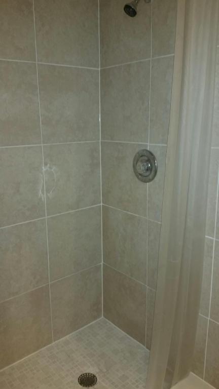 EMERALD LAKES PH IV - Residential Lease