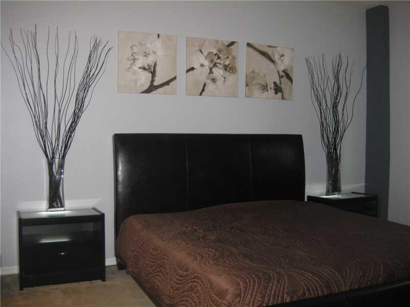 PINEAPPLE GROVE VILLAGE - Residential Lease