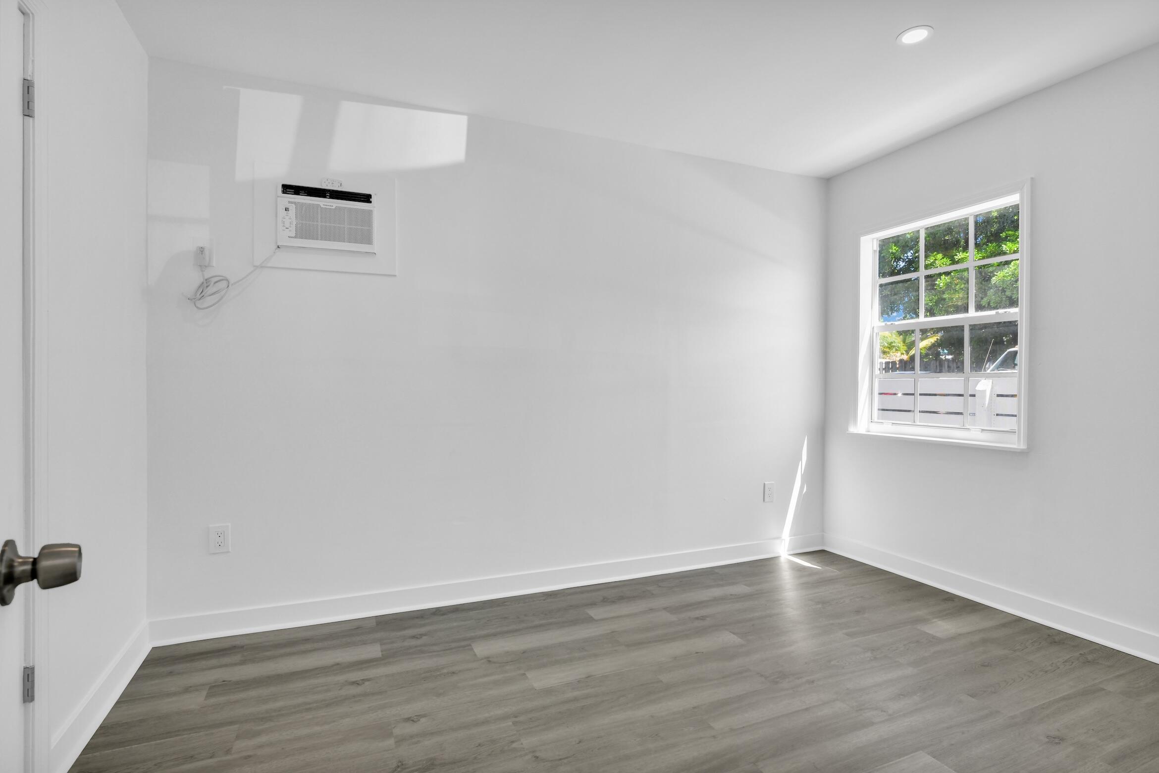 LAKE WORTH TOWN OF - Residential Lease