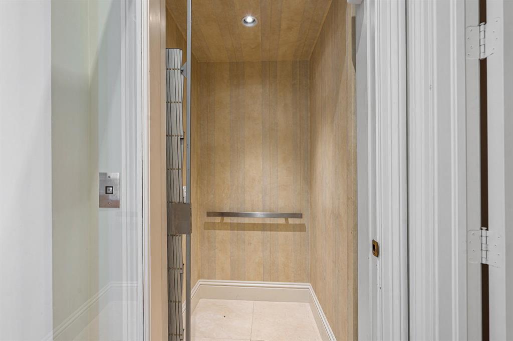 LAKE ROGERS ISLE UNIT D - Residential