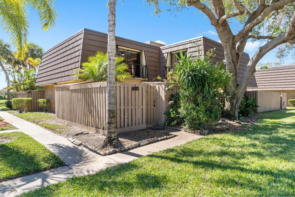 Photo of 724 7th Court, Palm Beach Gardens, FL 33410 (MLS # R10960158)