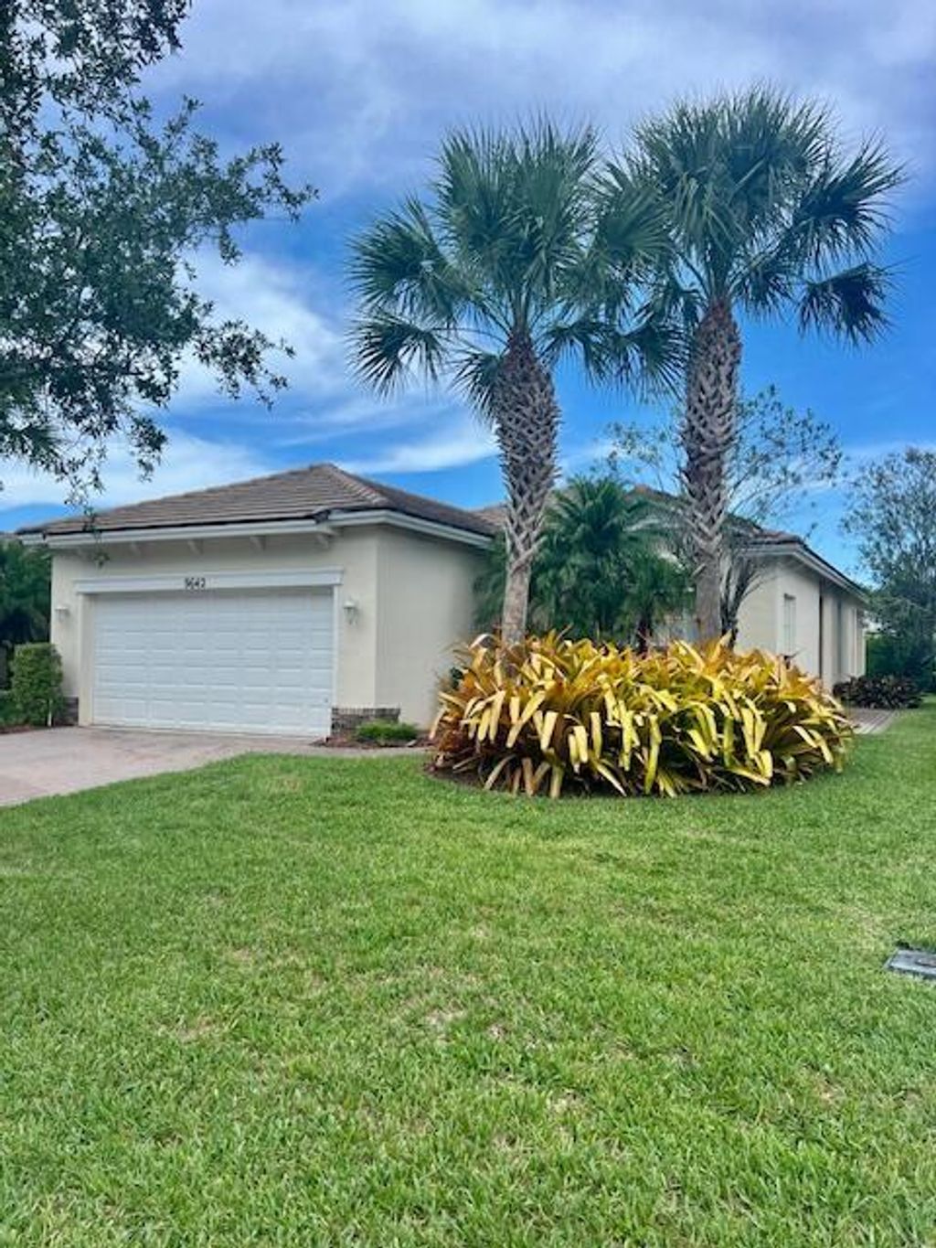 Photo of 9642 SW Lindale Trace Boulevard, Port Saint Lucie, FL 34987 (MLS # R10998410)