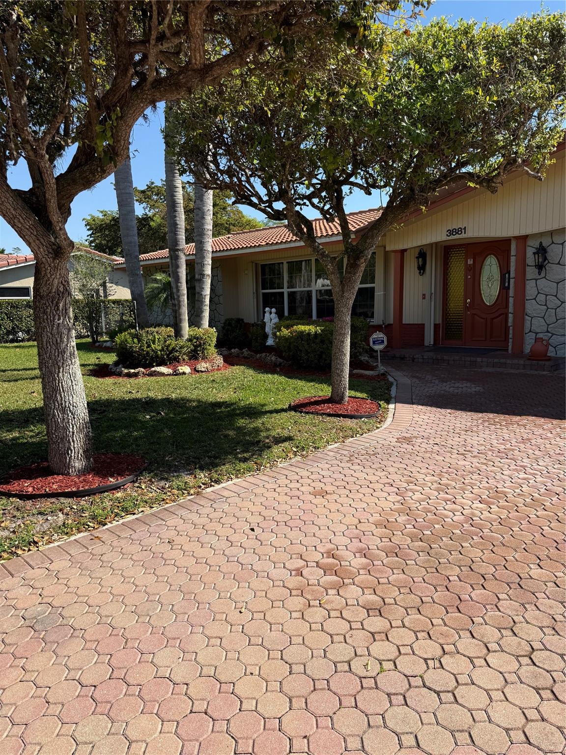 3881 NW 100th Ave