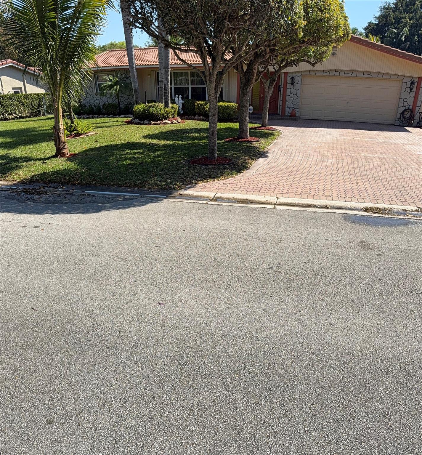 3881 NW 100th Ave