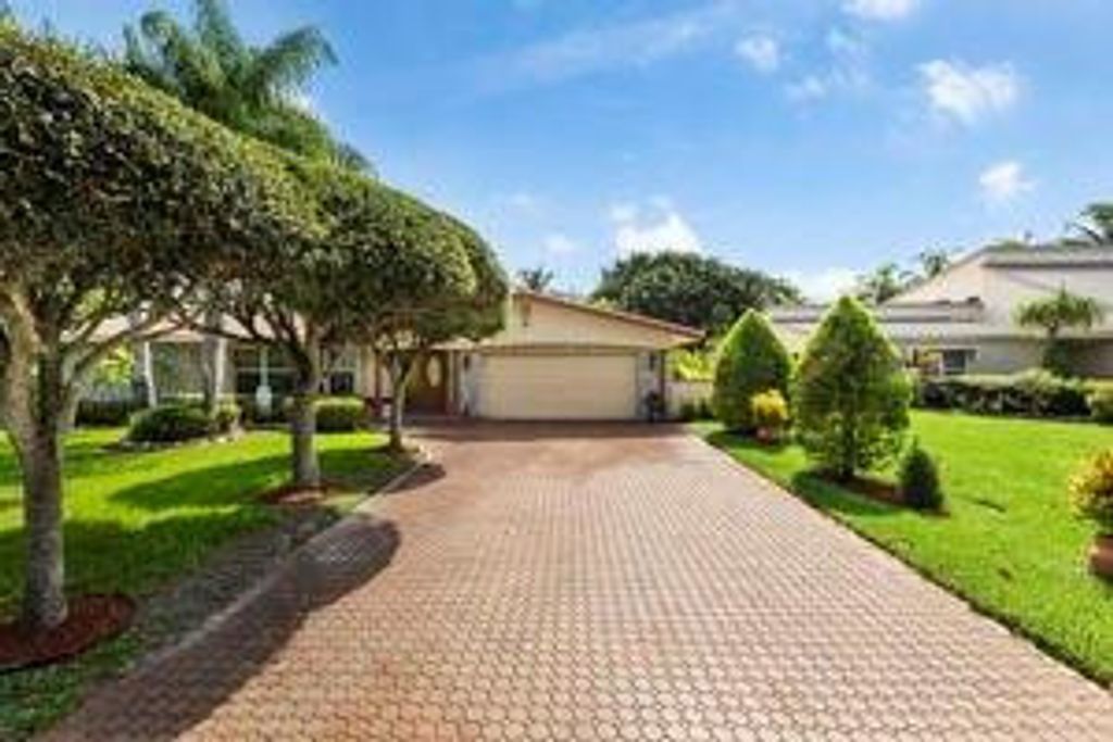 Photo of 3881 NW 100th Avenue, Coral Springs, FL 33065 (MLS # F10518214)