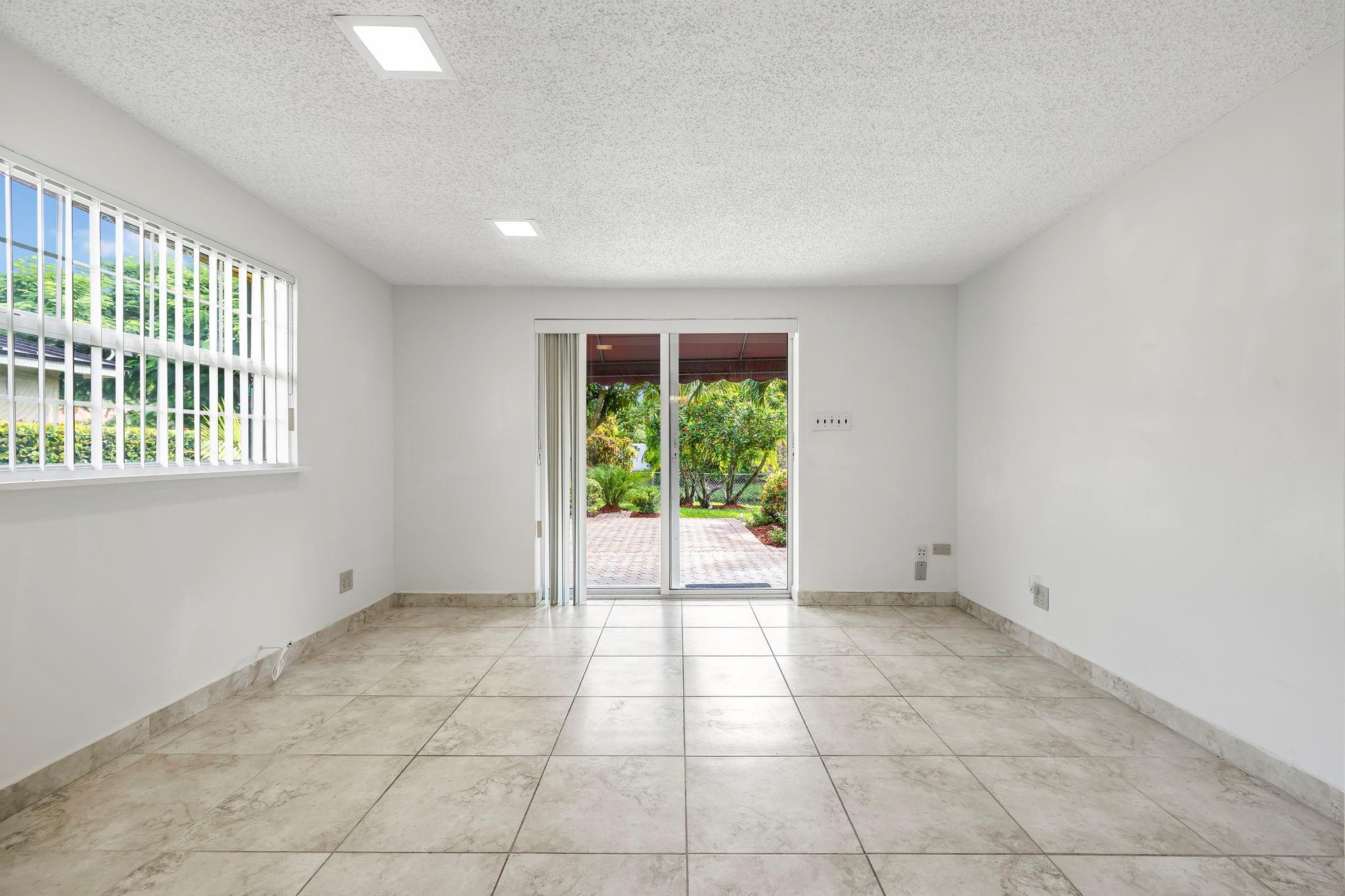 Coral Springs Lakes 68-12 - Residential