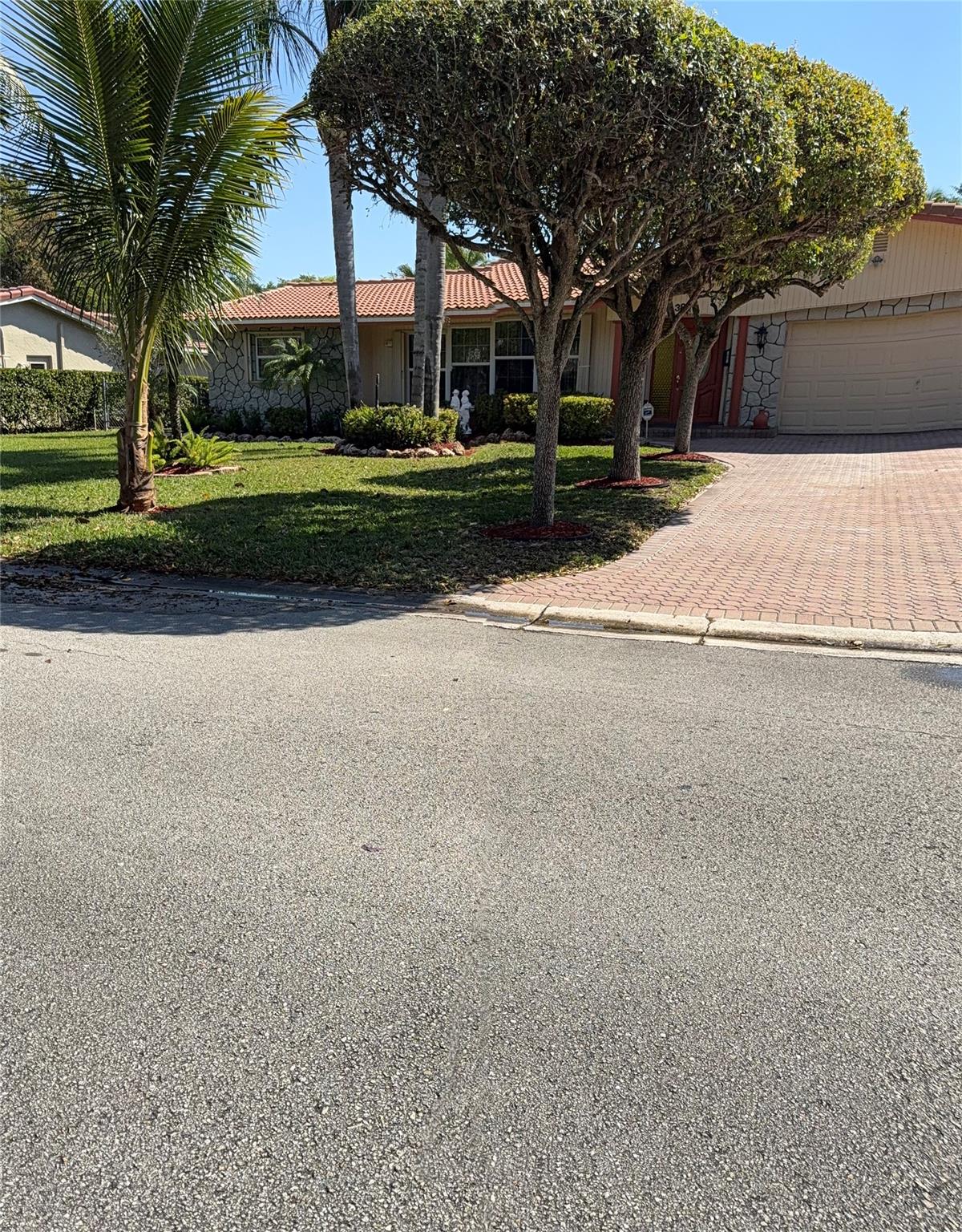 3881 NW 100th Ave