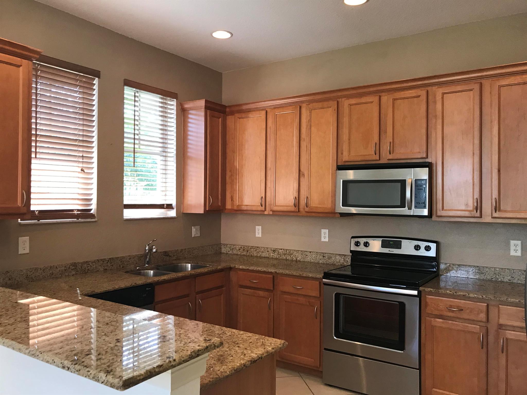 CITYSIDE CONDOMINIUM - Residential Lease