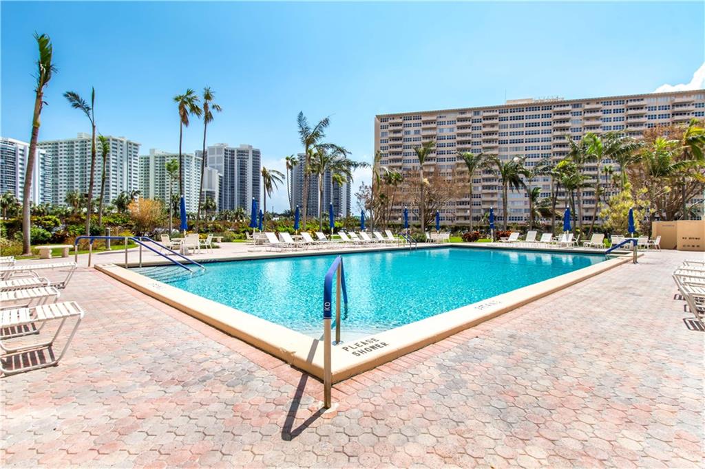 Coral Ridge Towers East - Residential