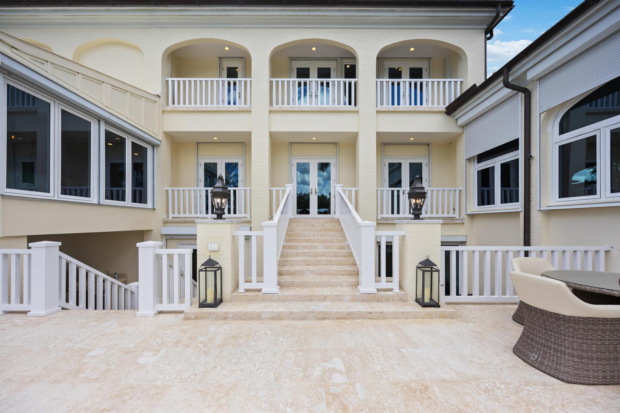 SIESTA PROPERTIES INC UNI - Residential