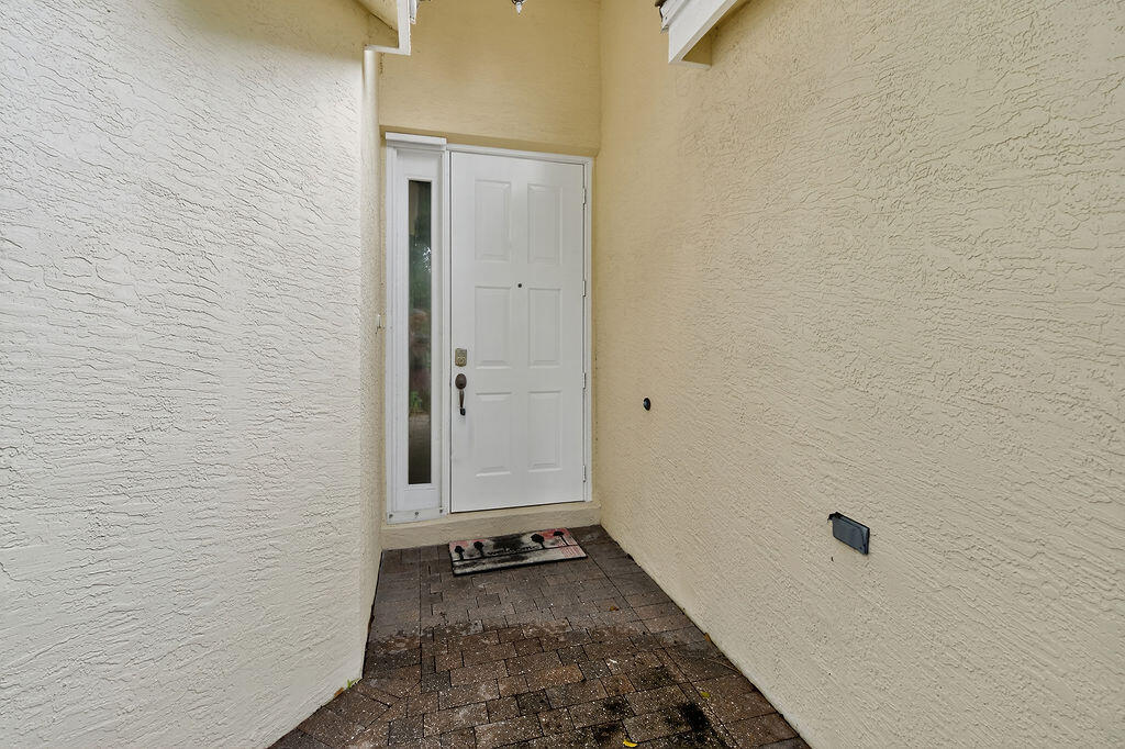 212 Berenger Walk