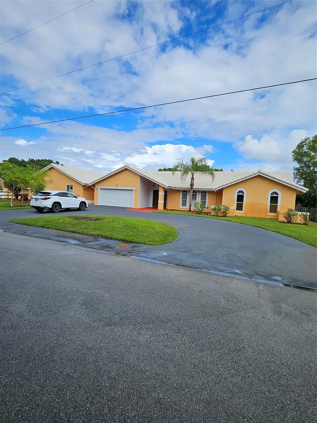 Photo of 1050 NW 114th Avenue, Plantation, FL 33323 (MLS # F10528120)