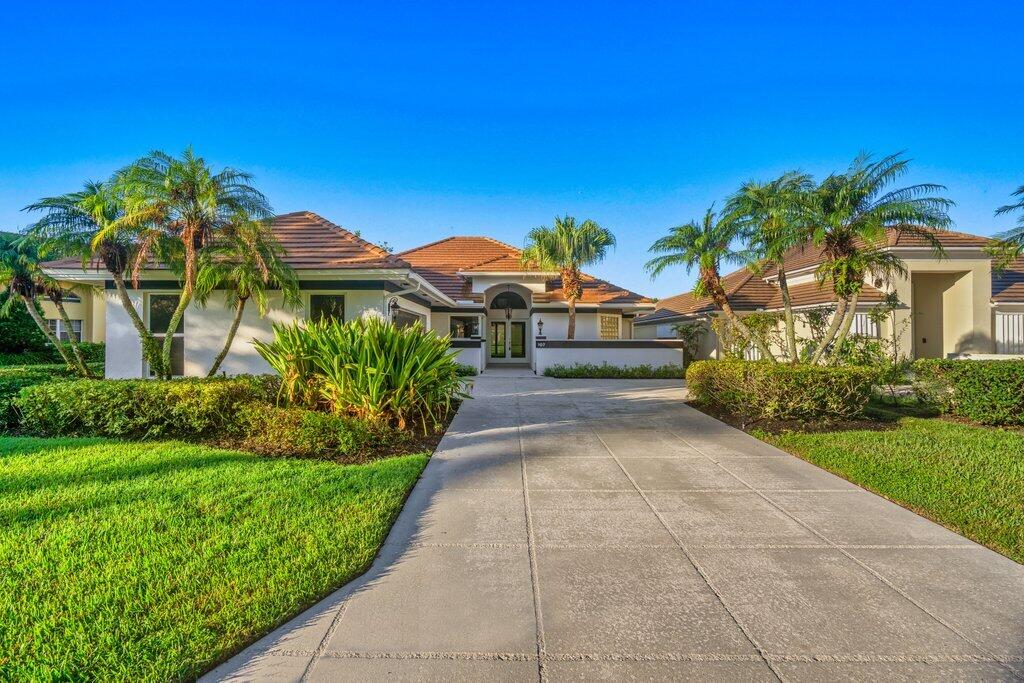 Photo of 107 Golfview Court, Palm Beach Gardens, FL 33418 (MLS # B26077962)