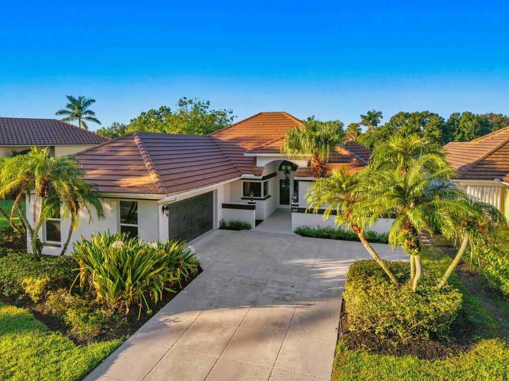Photo of 107 Golfview Court, Palm Beach Gardens, FL 33418 (MLS # B26077962)