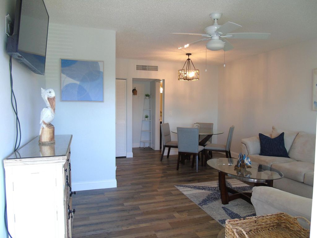 Photo of 309 Circle Drive S #204, Boynton Beach, FL 33435 (MLS # B26035093)