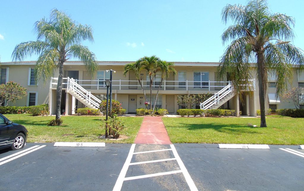 Photo of 309 Circle Drive S #204, Boynton Beach, FL 33435 (MLS # B26035093)