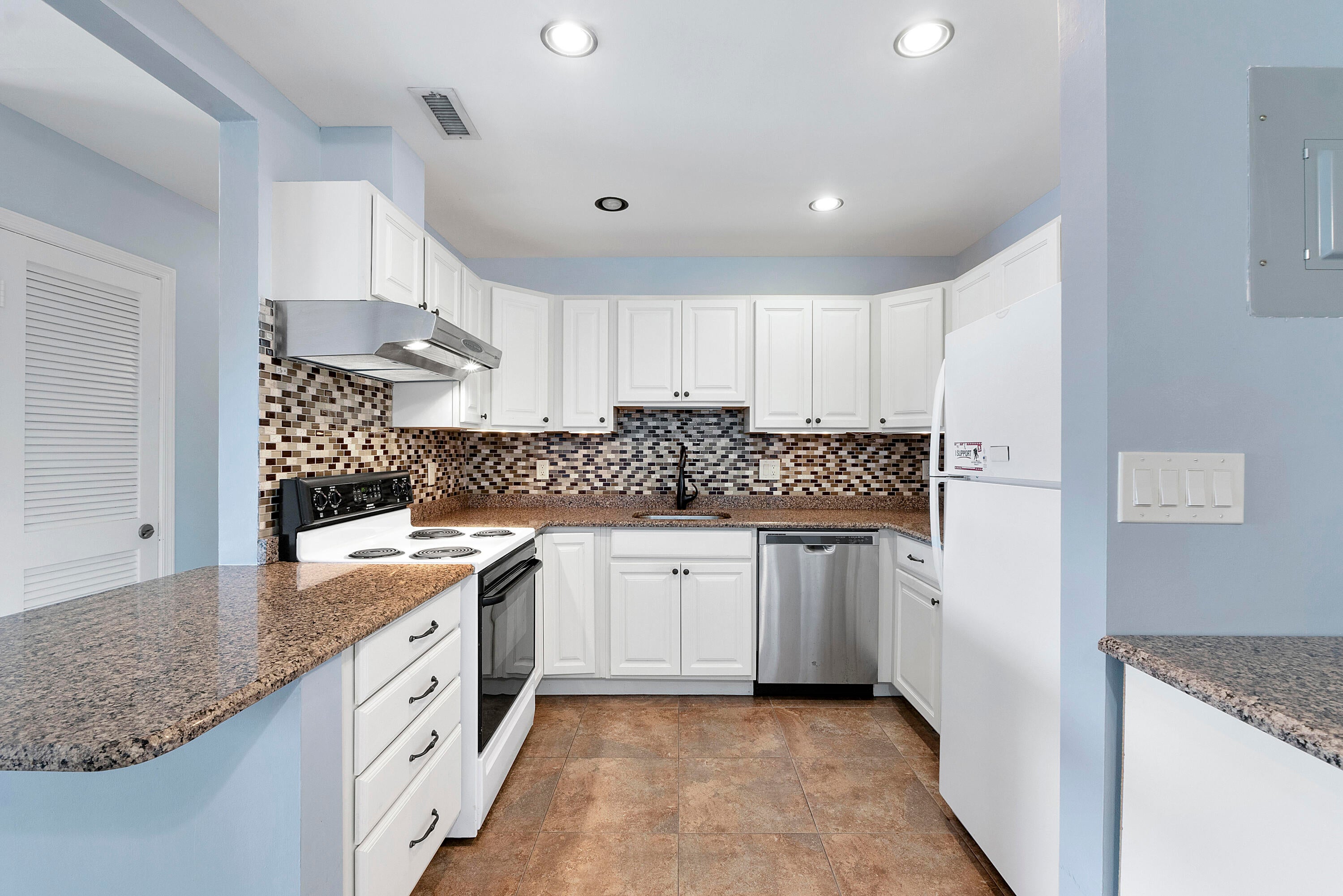 6253 Bay Club Drive 3