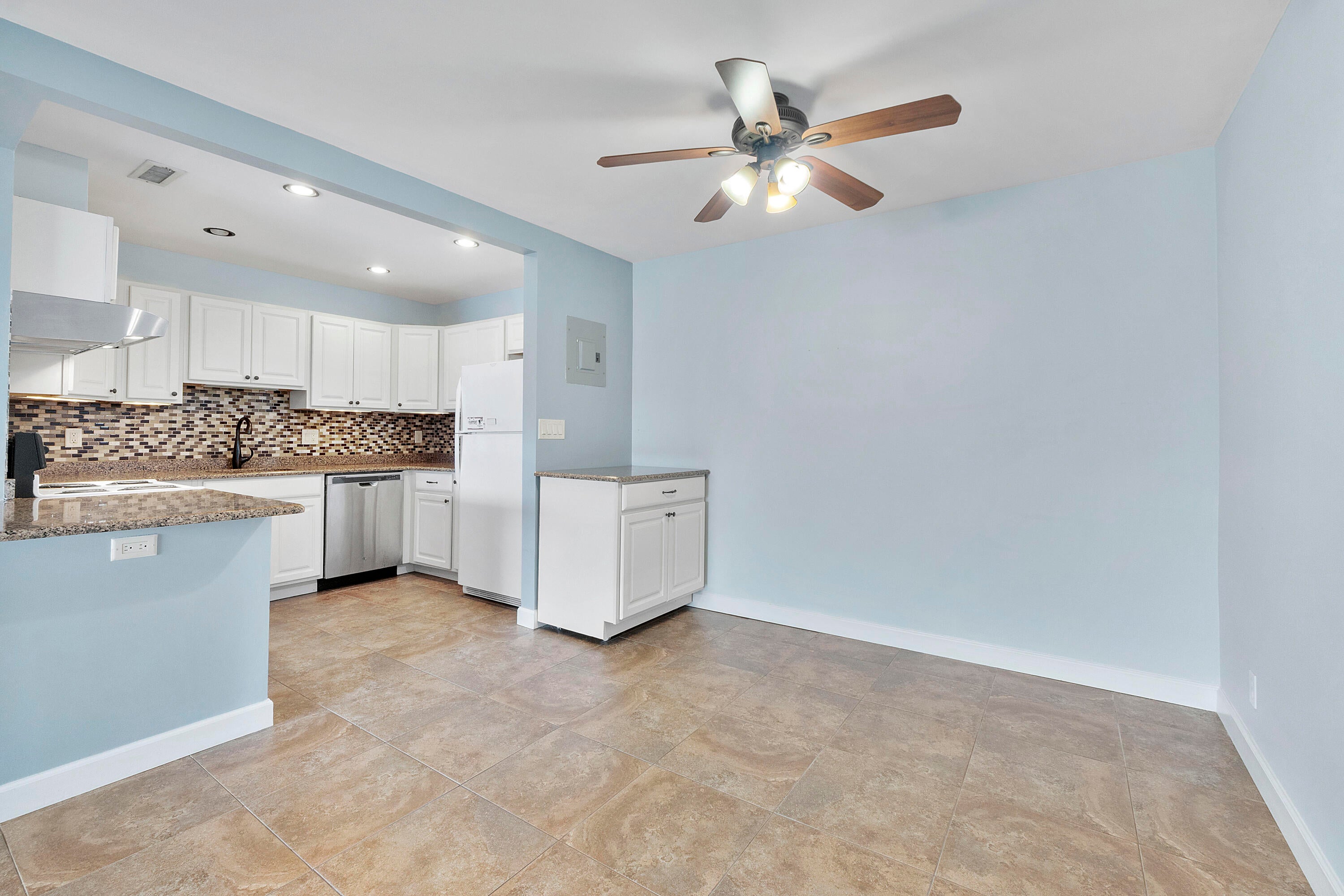 6253 Bay Club Drive 3