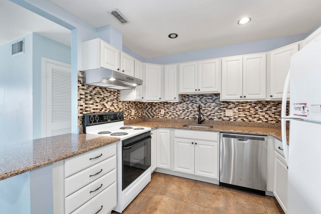 Photo of 6253 Bay Club Drive #3, Fort Lauderdale, FL 33308 (MLS # B26090961)