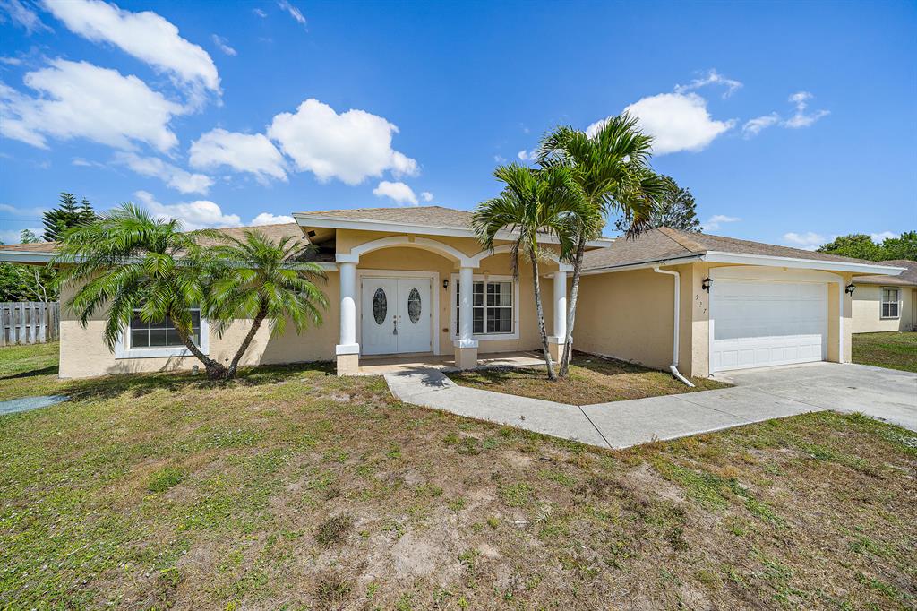 Photo of 927 SW Mccall Road, Port Saint Lucie, FL 34953 (MLS # R10705009)