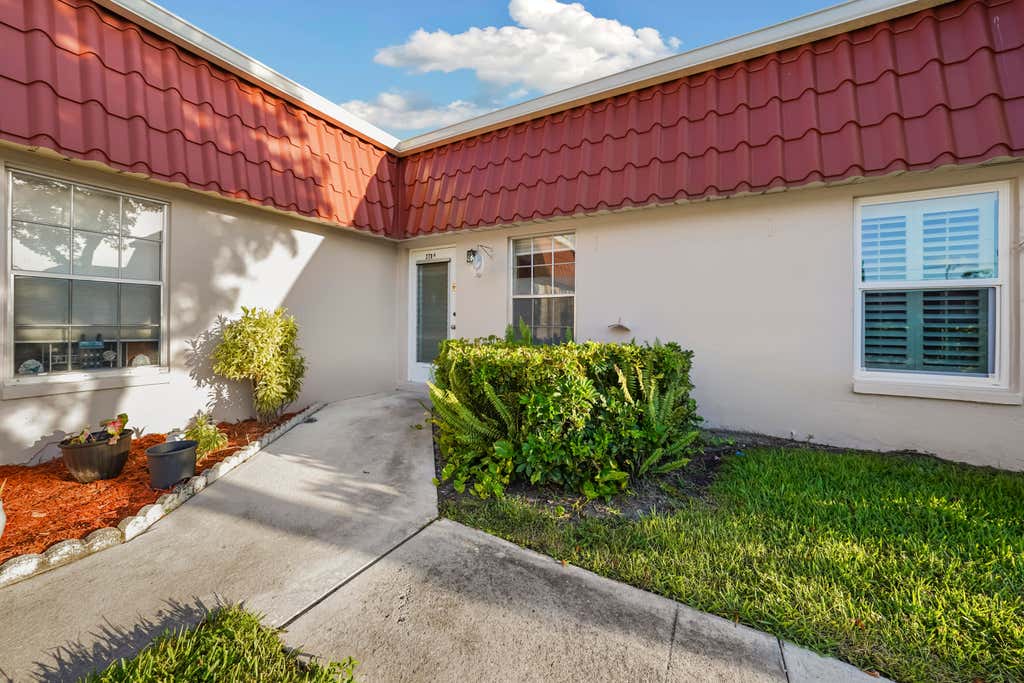 Photo of 270 CAPE COD Circle #B, Lake Worth, FL 33467 (MLS # B26068544)