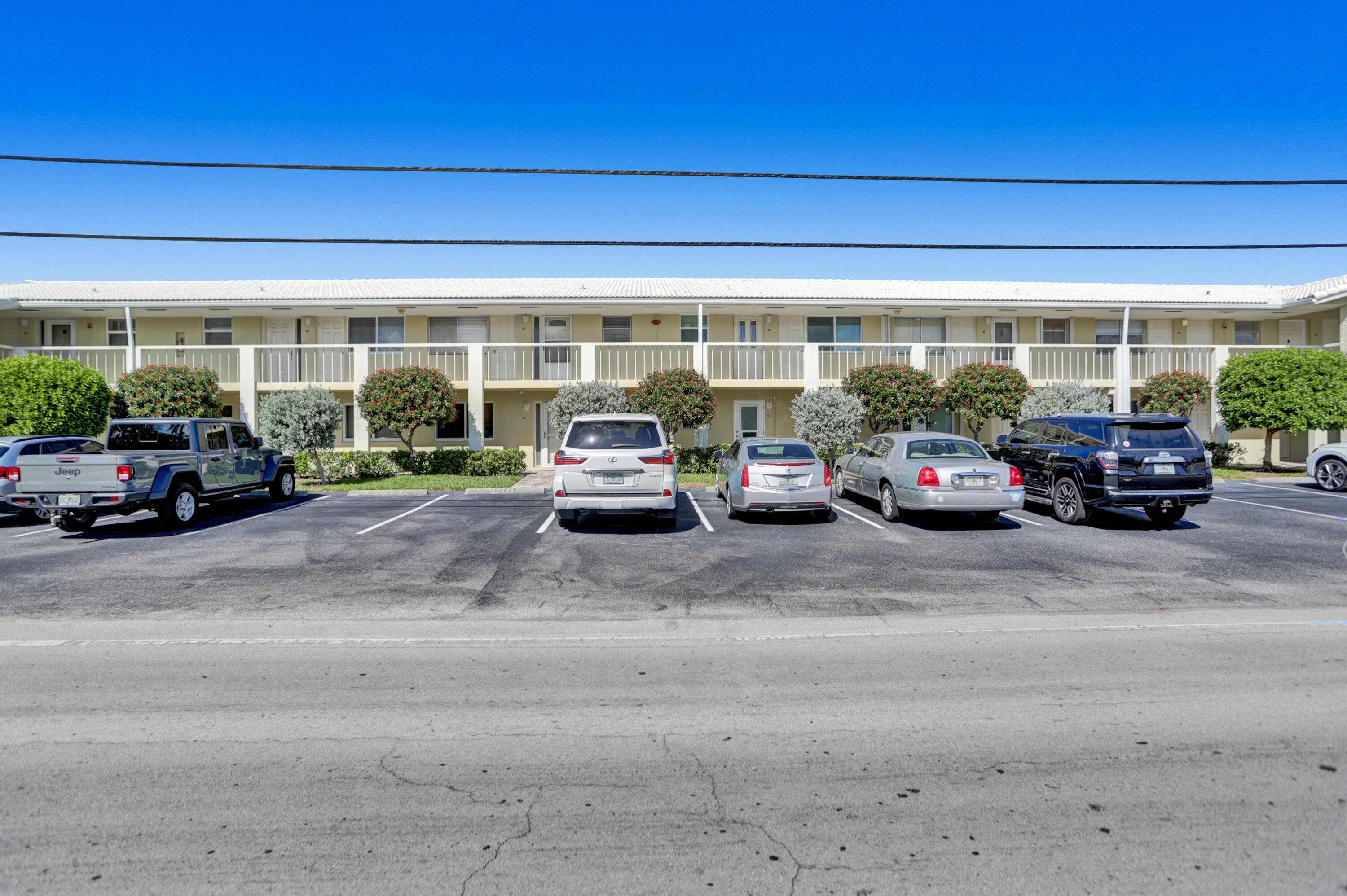 HAMPTON HOUSE CONDO - Residential