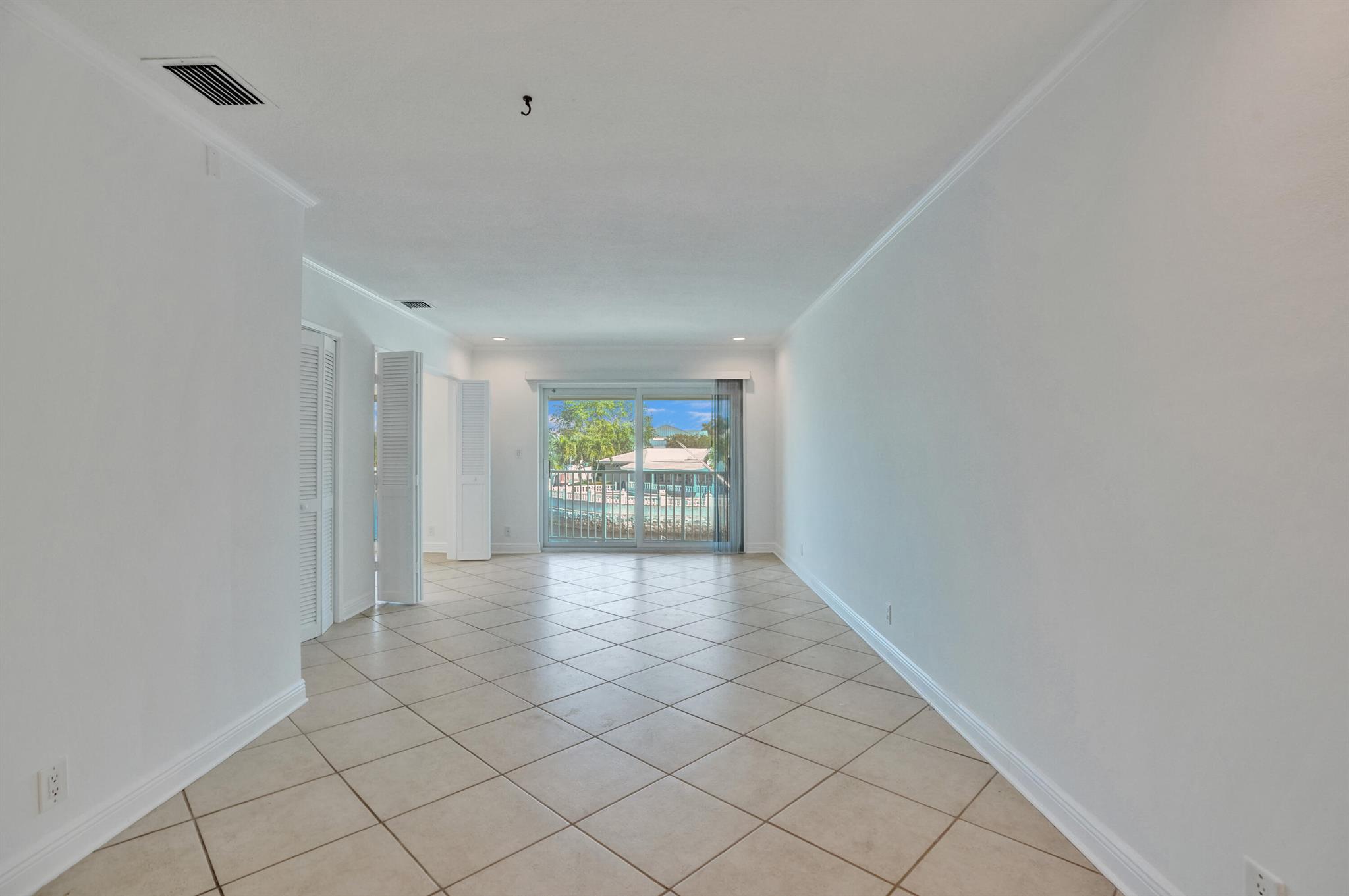 HAMPTON HOUSE CONDO - Residential