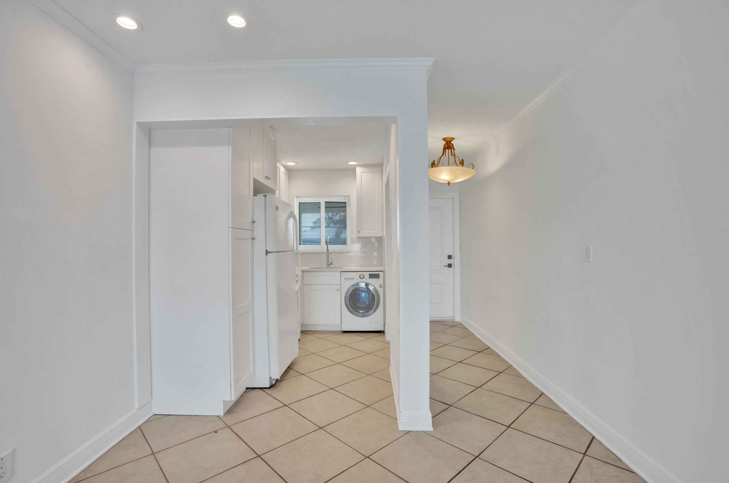 HAMPTON HOUSE CONDO - Residential