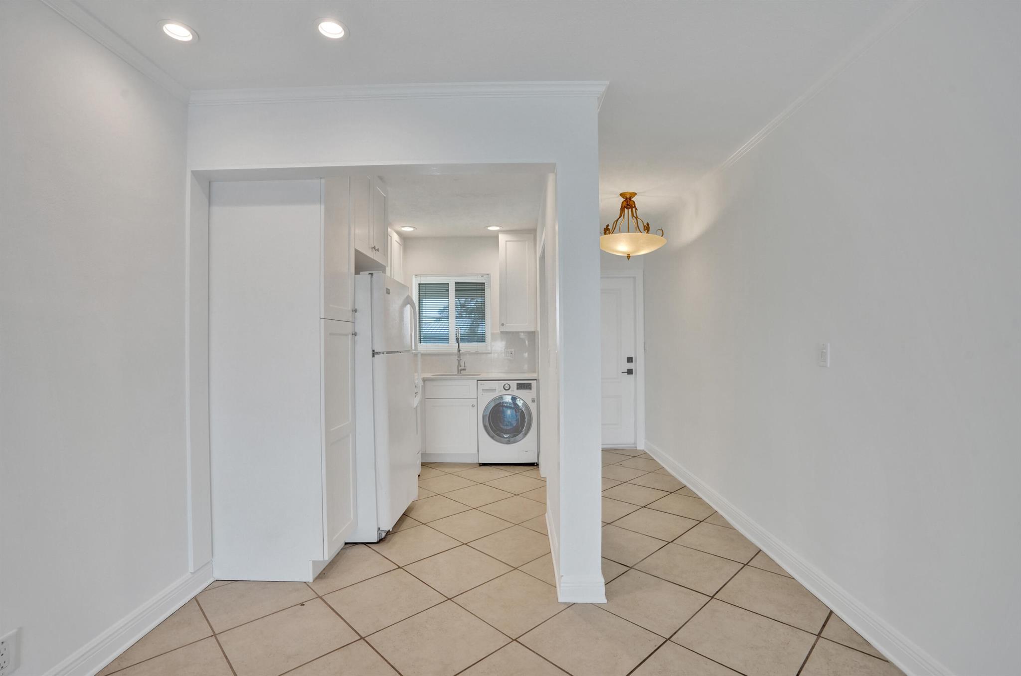 HAMPTON HOUSE CONDO - Residential