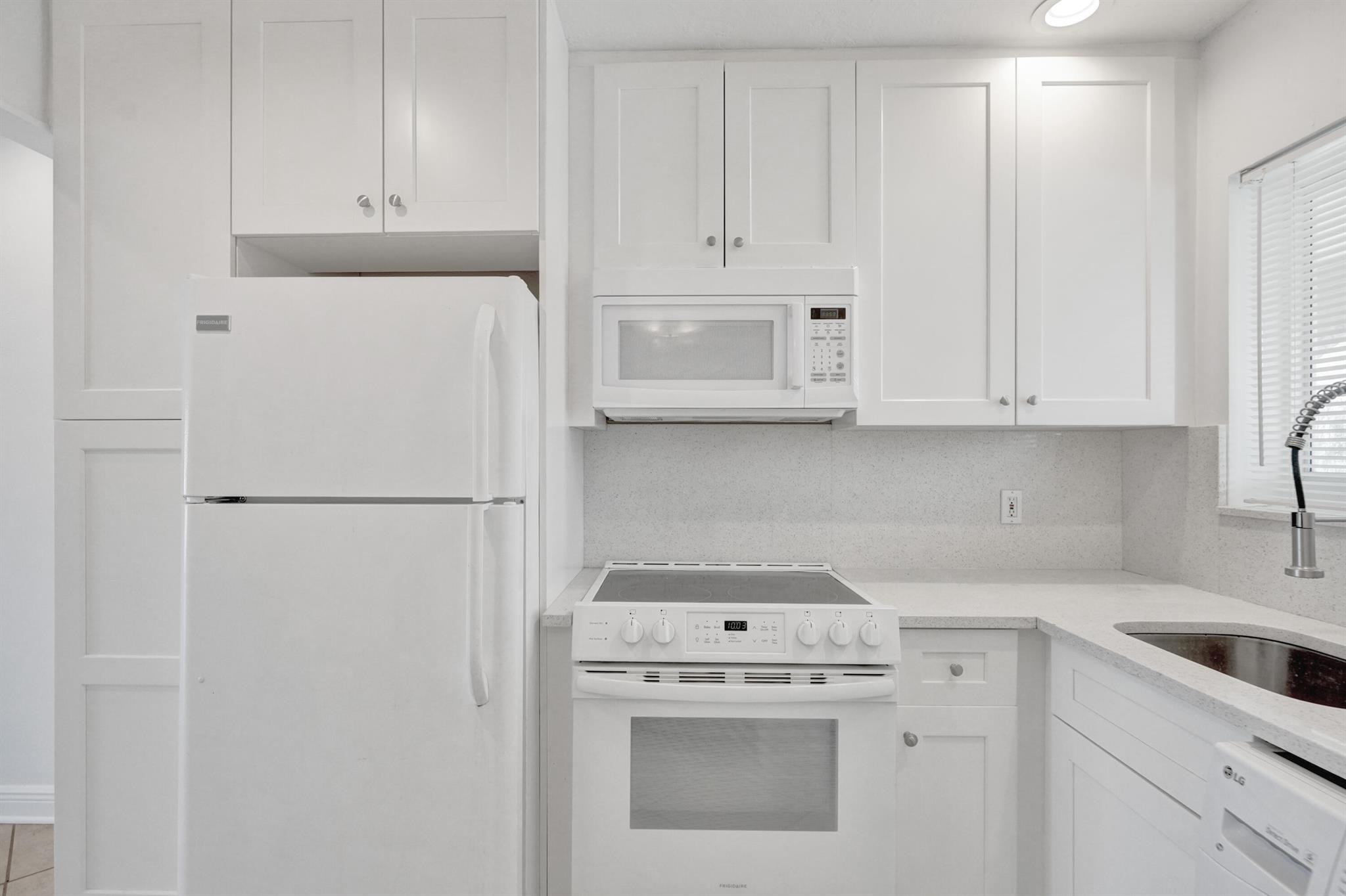 HAMPTON HOUSE CONDO - Residential