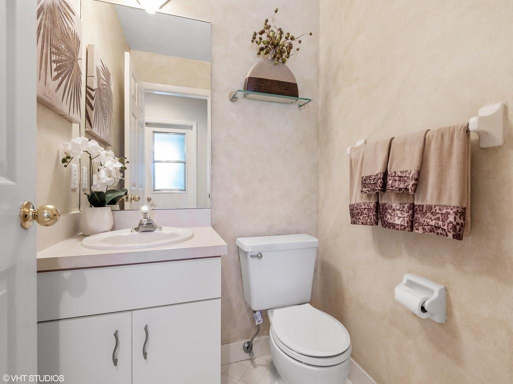 West Glen 128-3 B - Residential