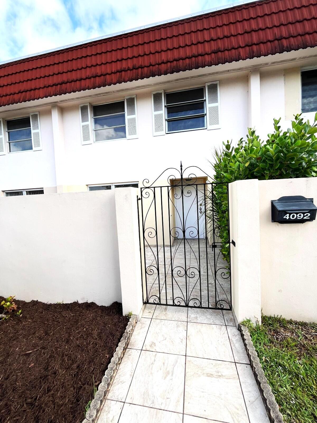 MANORS TOWNHOUSE - Residential