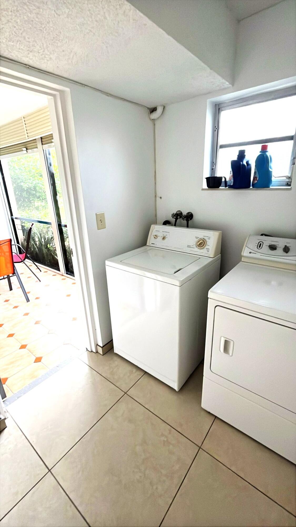 MANORS TOWNHOUSE - Residential