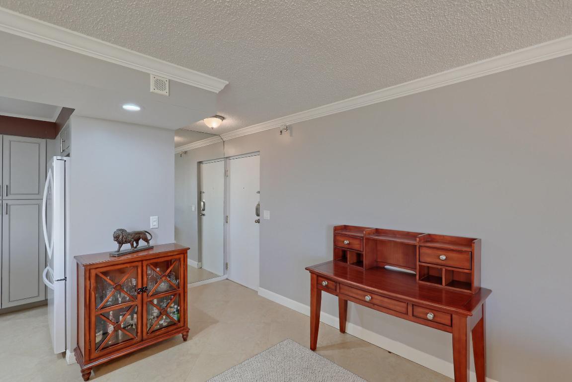 PHOENIX TOWERS CONDO - Residential Lease