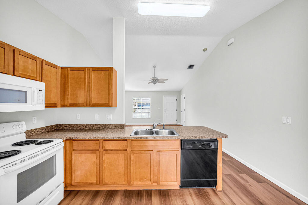 PORT ST LUCIE SECTION 8 - Residential