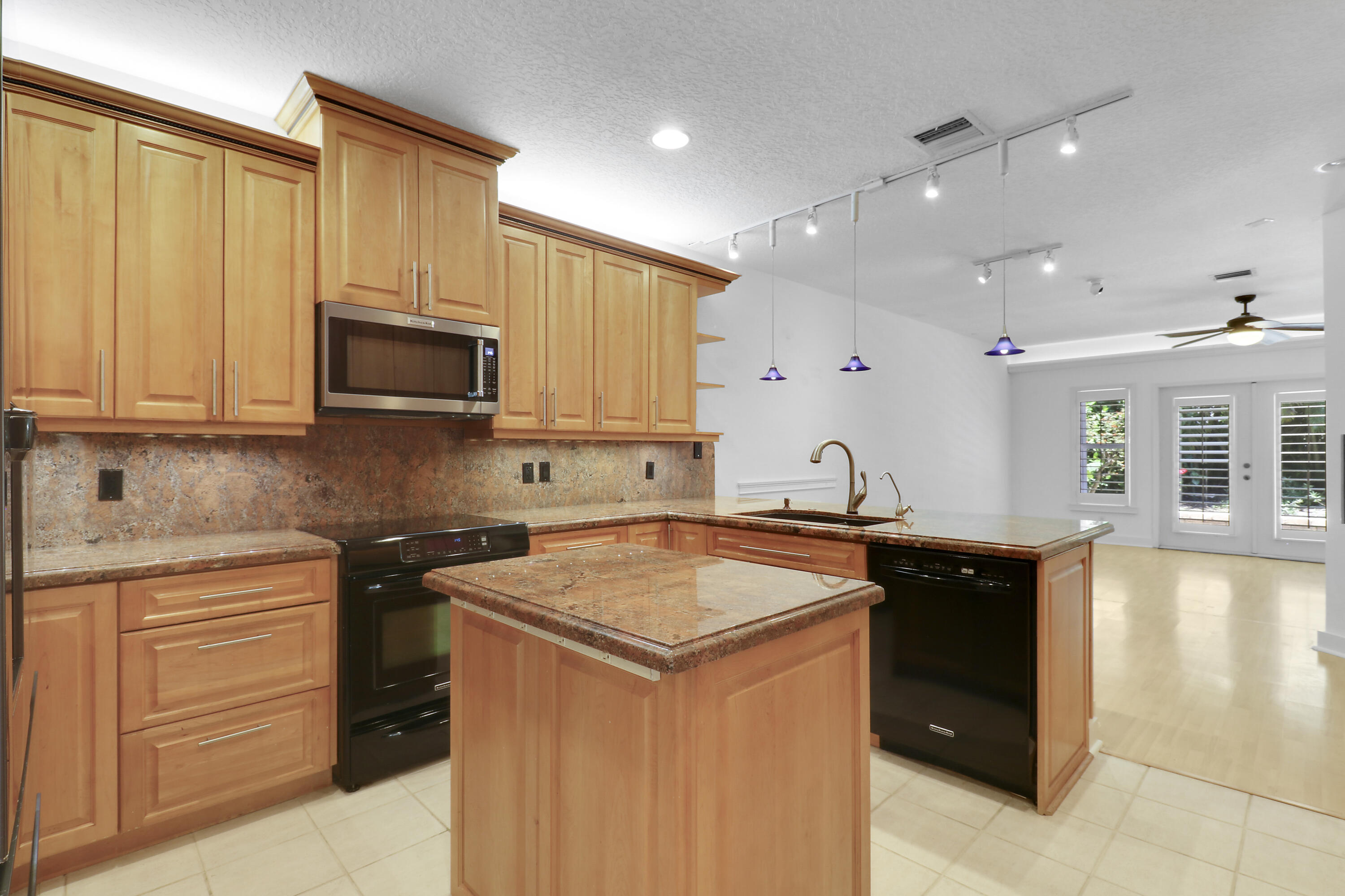 OAK HARBOUR 3 - Residential