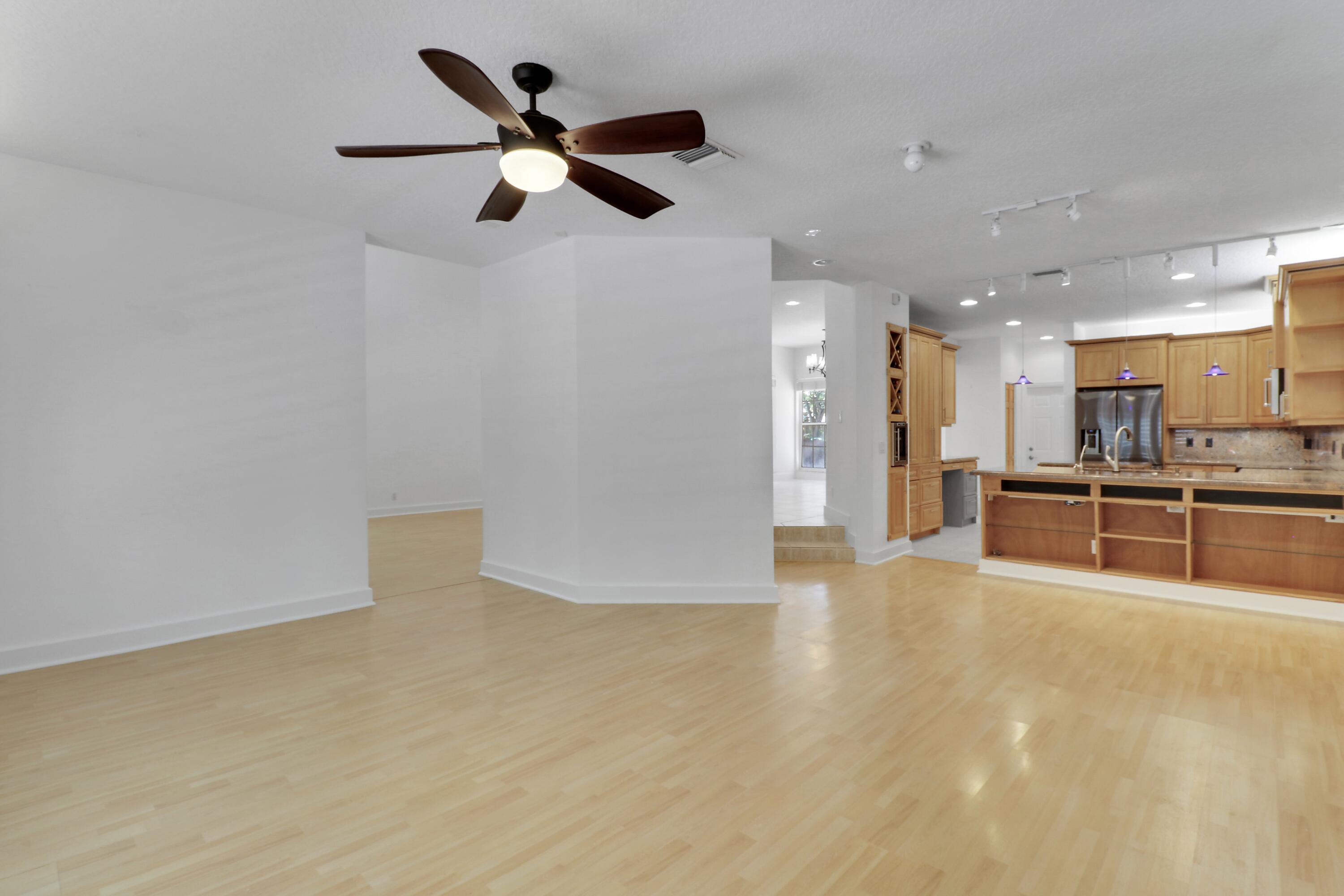 OAK HARBOUR 3 - Residential