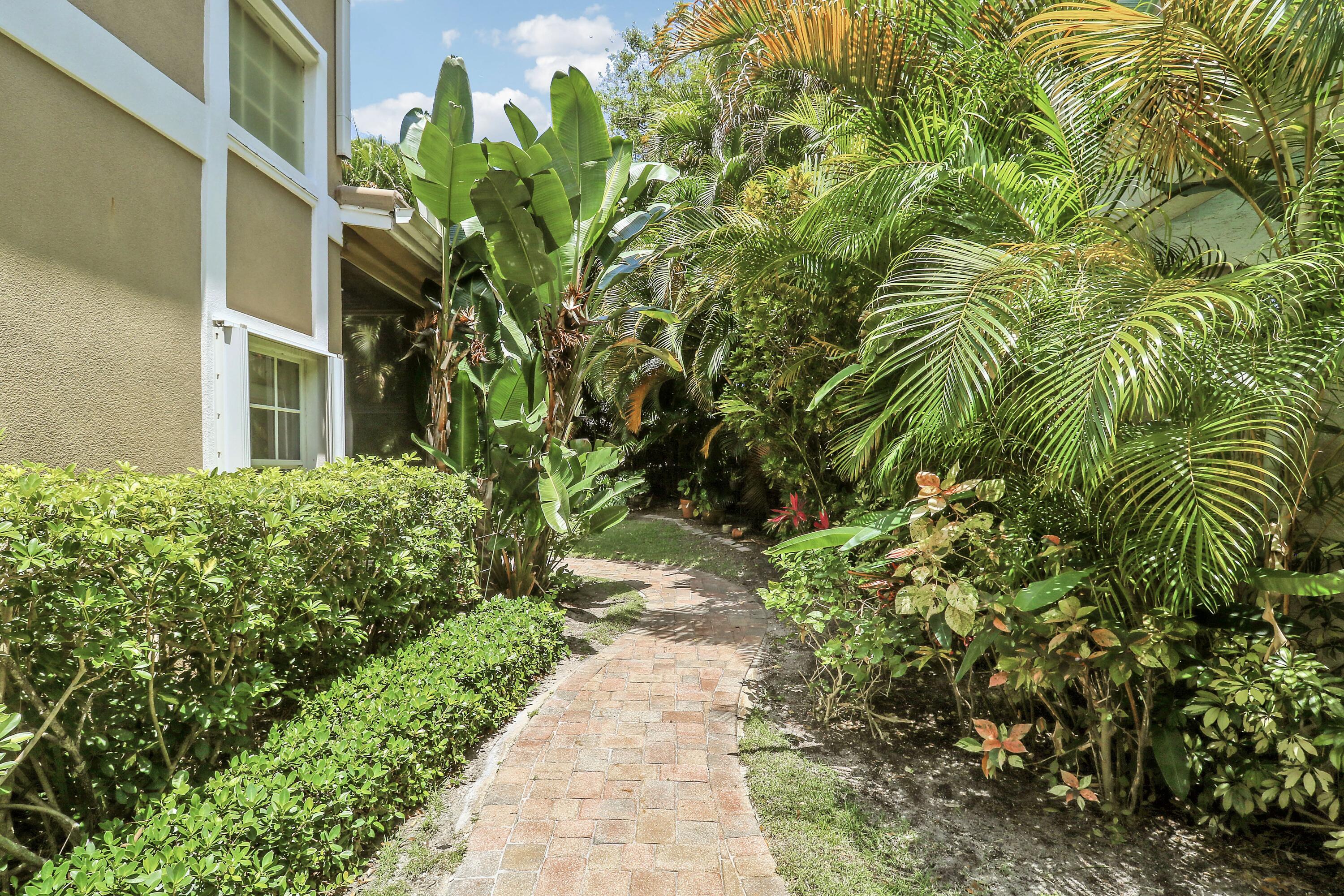 OAK HARBOUR 3 - Residential