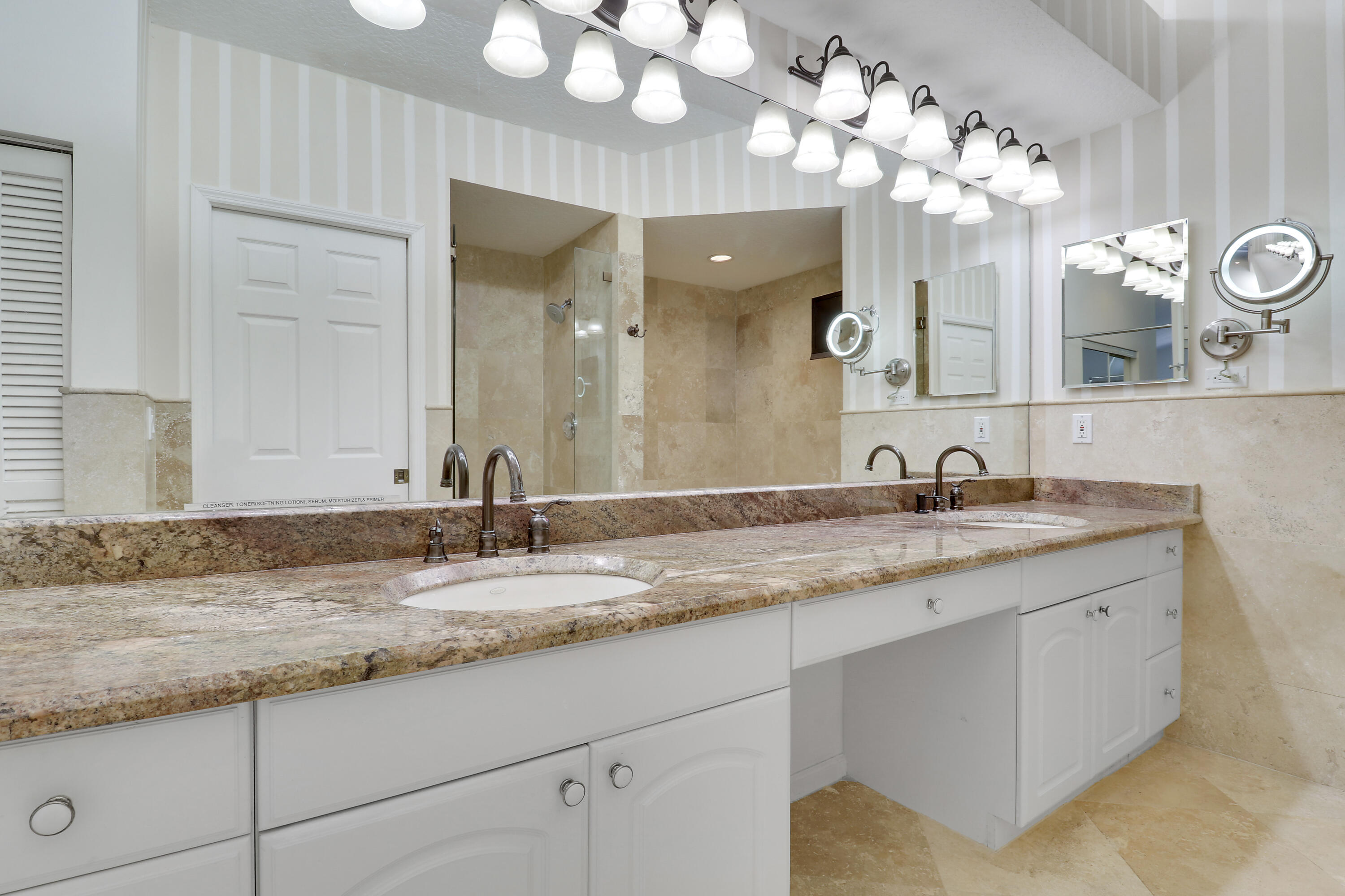 OAK HARBOUR 3 - Residential