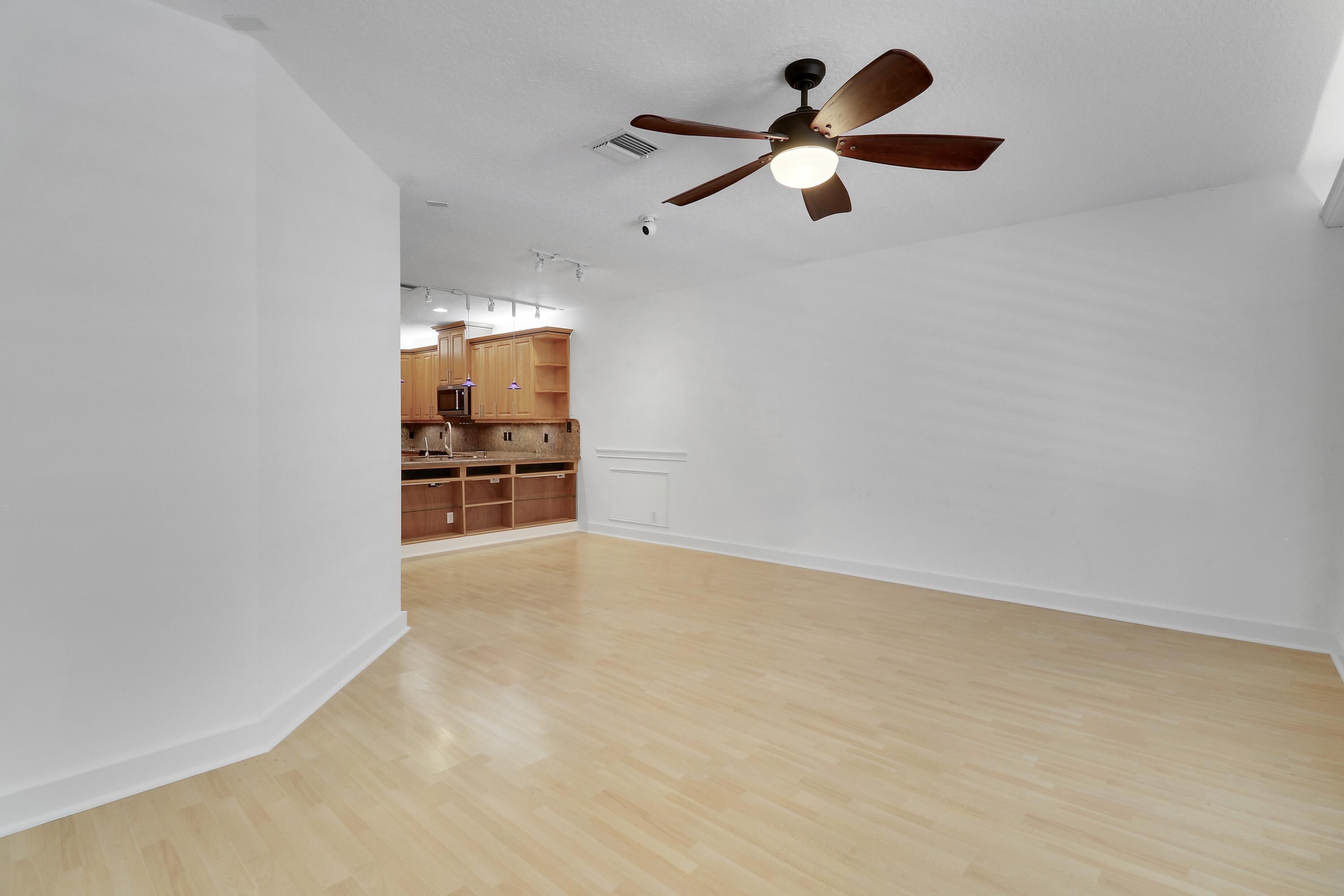 OAK HARBOUR 3 - Residential