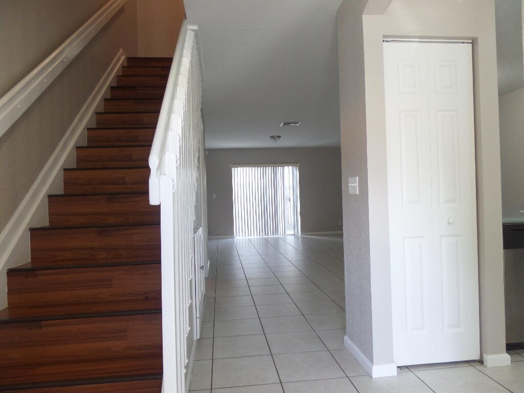 SUMMIT LAKE - Residential