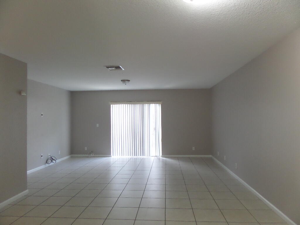 SUMMIT LAKE - Residential