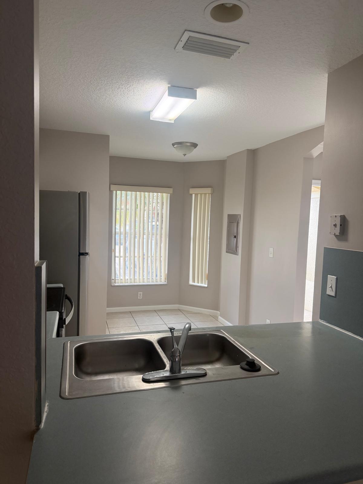SUMMIT LAKE - Residential