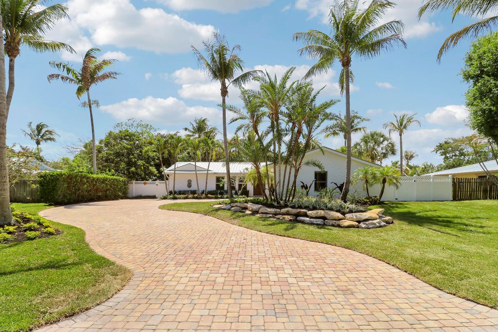 Photo of 19931 Jasmine Drive, Jupiter, FL 33469 (MLS # B26027300)