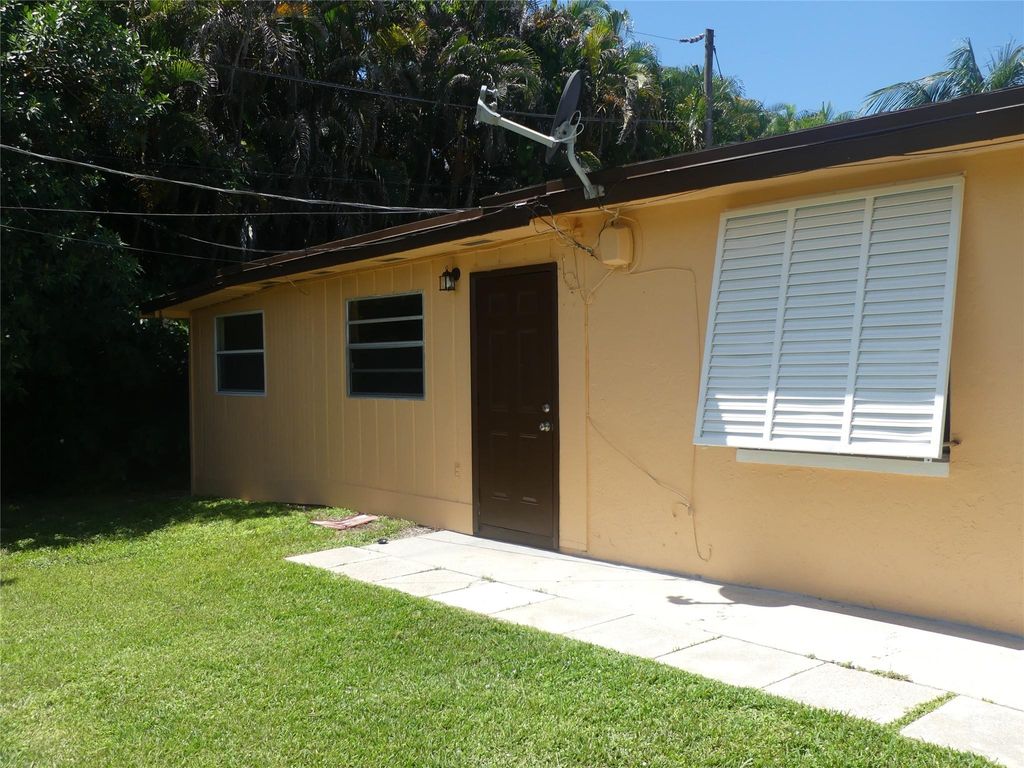 Photo of 4725 SW 65th Avenue, Fort Lauderdale, FL 33314 (MLS # F10527468)